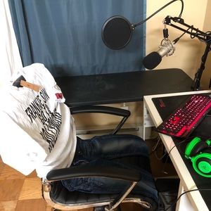 Men  shredded T-shirts NWT